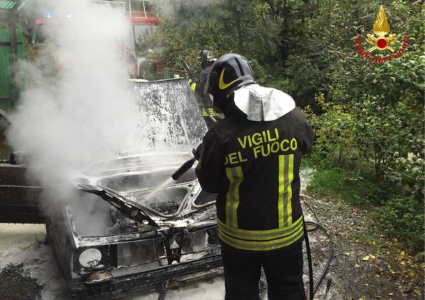 Incendio auto a Dumenza