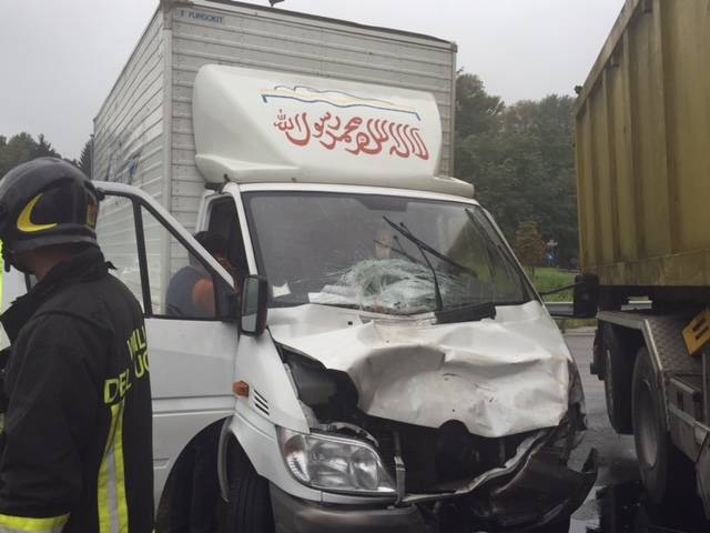 incidente camion lozza 13 ottobre 2015