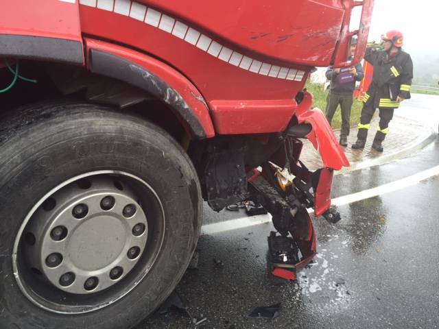 incidente camion lozza 13 ottobre 2015
