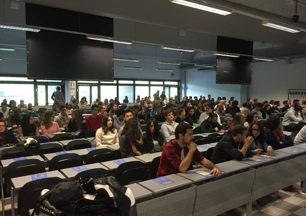 Le matricole entrano all'Insubria