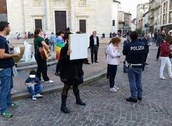 sentinelle in piedi gallarate