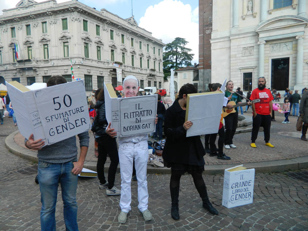 sentinelle in piedi gallarate