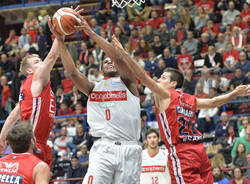 varese milano basket
