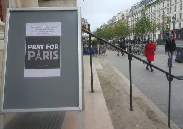 Il dopo attentato a Parigi nelle immagini di legnanesi