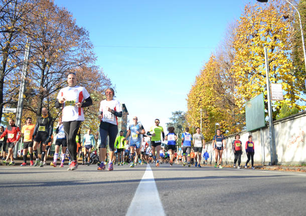 La partenza della maratonina di Busto