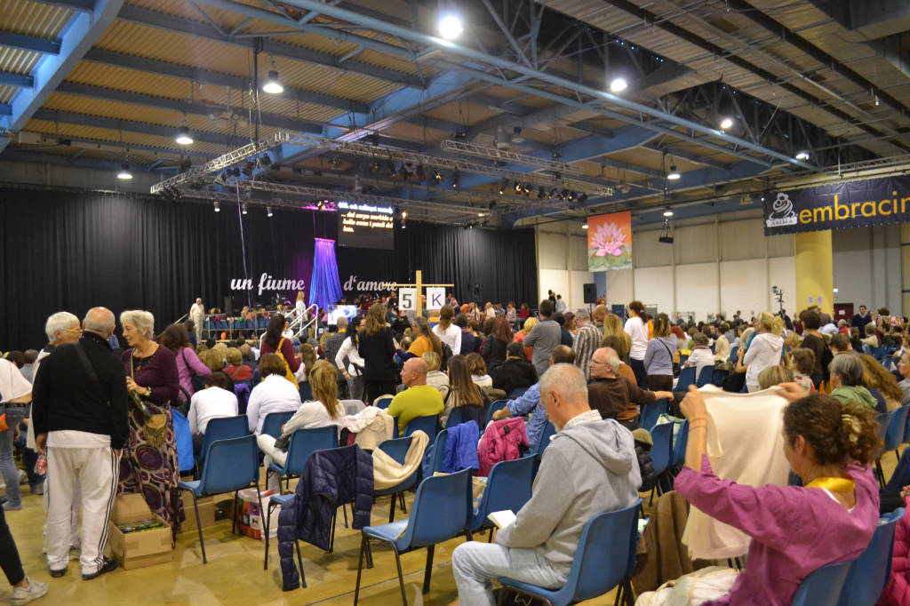 Amma abbraccia a MalpensaFiere