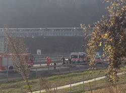 Auto si ribalta in Pedemontana