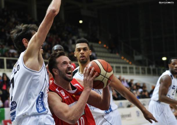 basket cavaliero varese trento