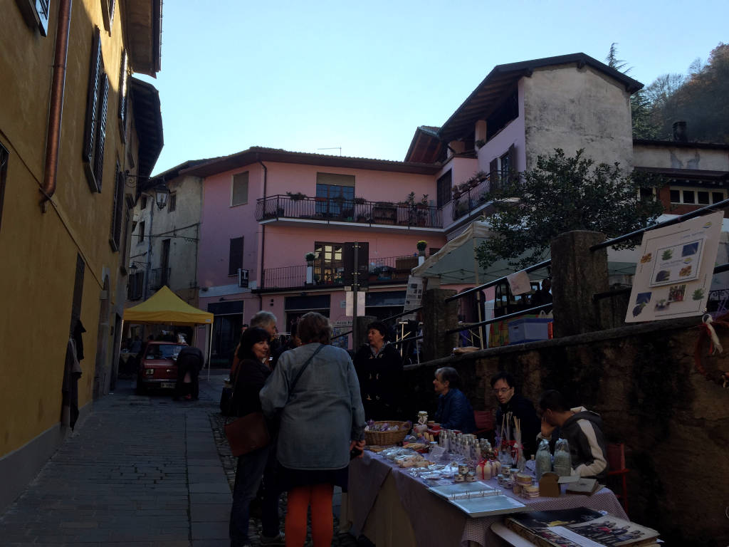 Castello Cabiaglio mercatino 