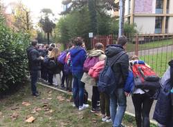 Gli studenti abbracciano Daverio Casula