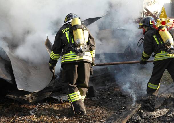 incendio capannone origgio 12 novembre 2015