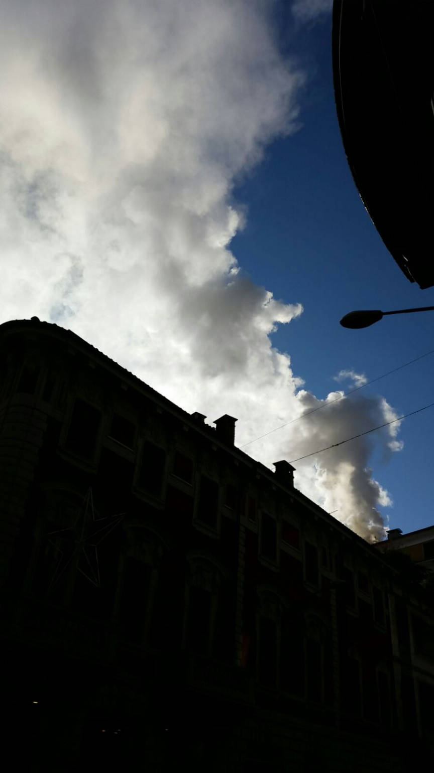 Incendio in pieno centro a Varese