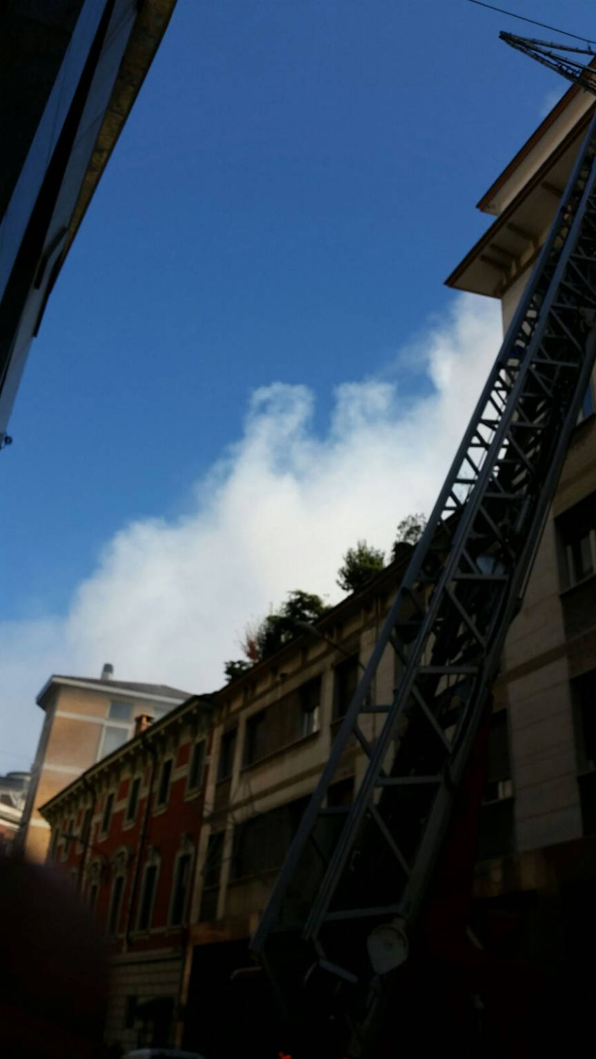 Incendio in pieno centro a Varese