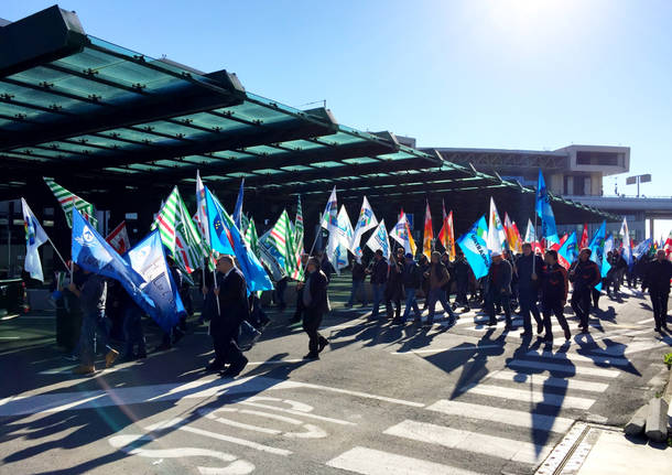 Lavoratori Malpensa Ryanair protesta