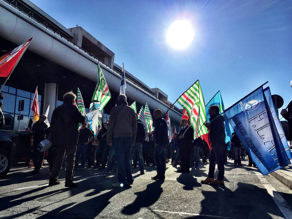Lavoratori Malpensa Ryanair protesta