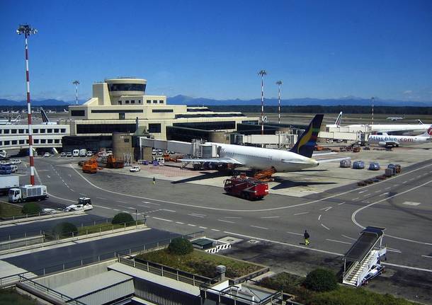 malpensa piazzale aerostazione pista