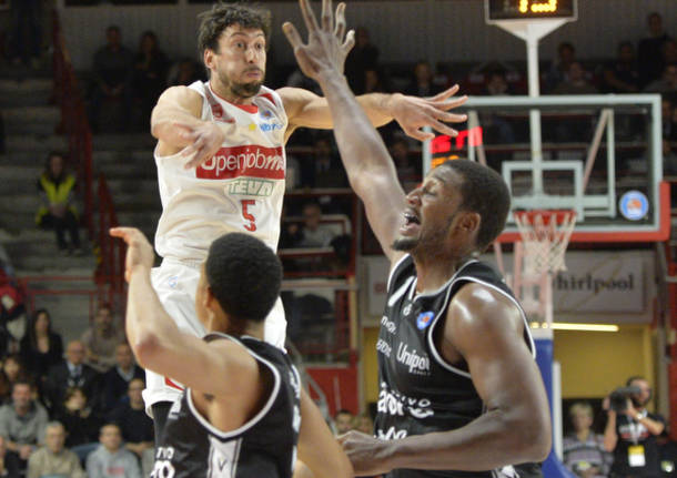 Openjobmetis Varese – Obiettivo Lavoro Bologna 82-75