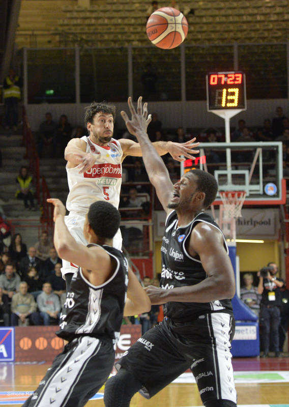 Openjobmetis Varese - Obiettivo Lavoro Bologna 82-75