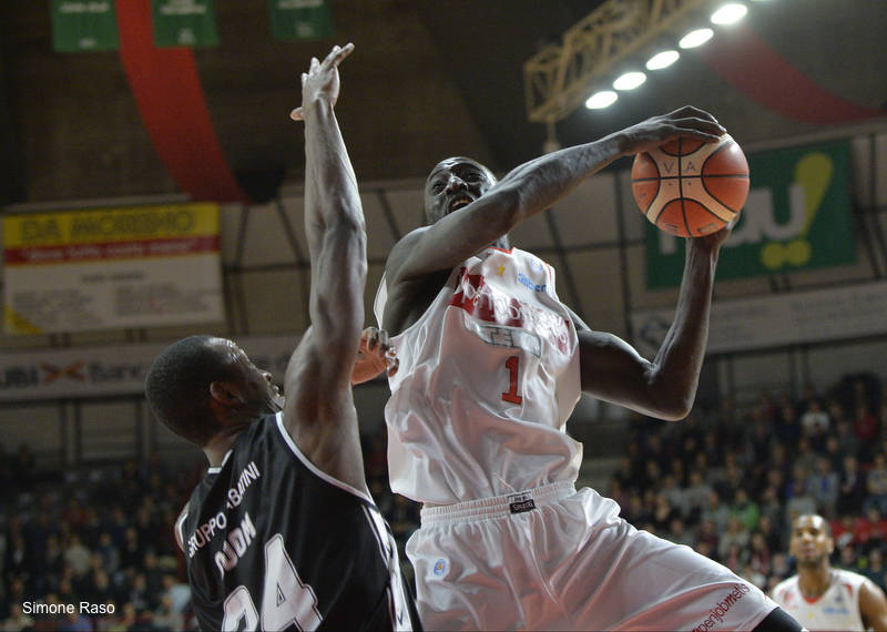 Openjobmetis Varese - Obiettivo Lavoro Bologna 82-75