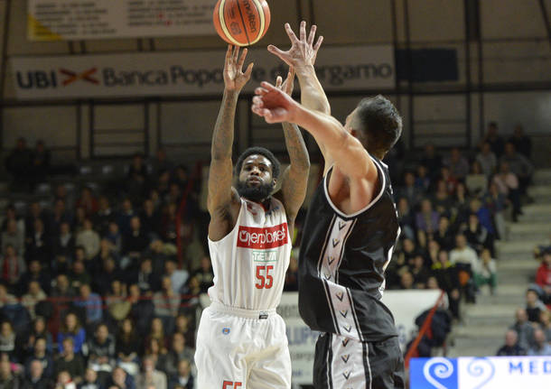 Openjobmetis Varese - Obiettivo Lavoro Bologna 82-75