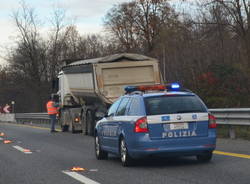 Scoppia una gomma, coda in autostrada