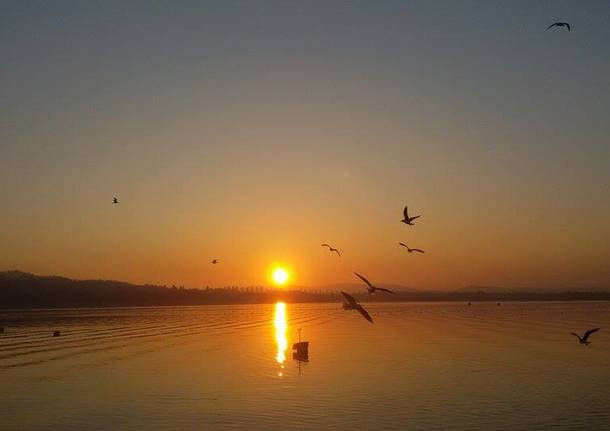 tramonto sul lago