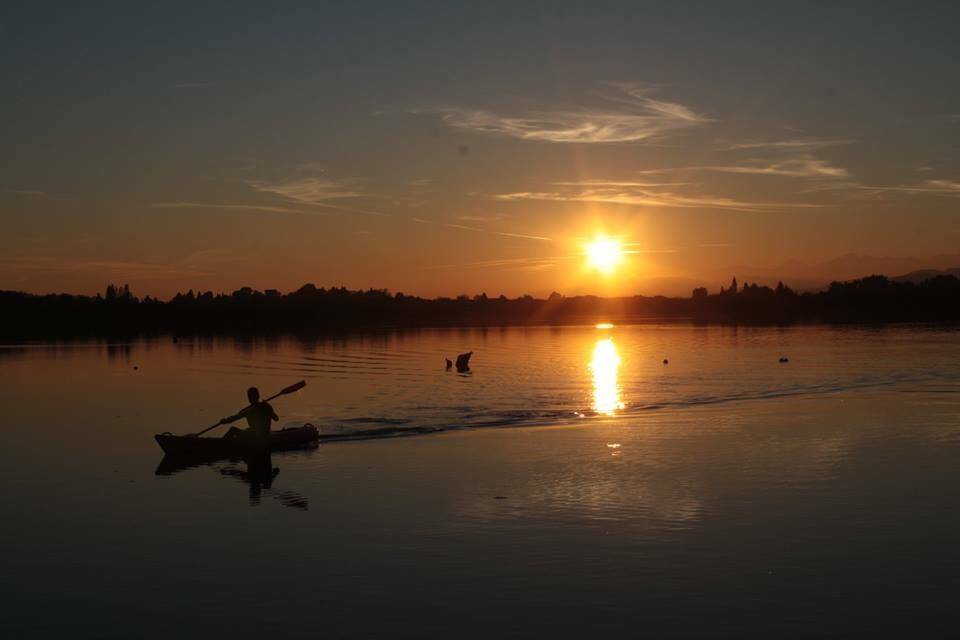 Tramonto sul lago