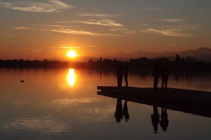 Tramonto sul lago