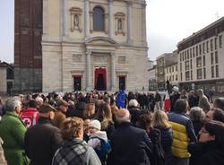 Un minuto di silenzio per le vittime di Parigi