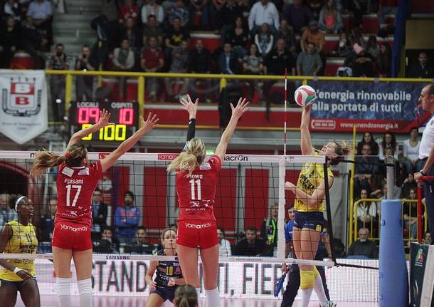 Unendo Yamamay Busto - Imoco Conegliano 3-1 pallavolo serie a1 femminile