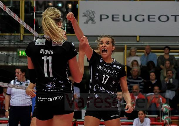 Unendo Yamamay - Obiettivo Risarcimento 3-0 pallavolo serie a1 femminile