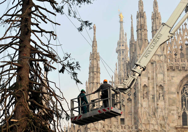 Regali Di Natale Milano.Dal Mercatino Di Natale In Duomo I Regali Per I Bimbi Dell Asilo Mariuccia
