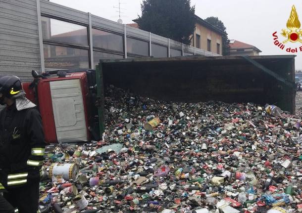 Camion ribaltato in A8