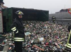 Camion ribaltato in A8 (vigili del fuoco)