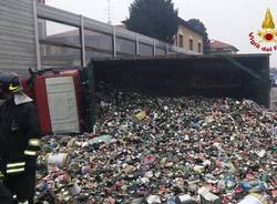 Camion ribaltato in A8 (vigili del fuoco)