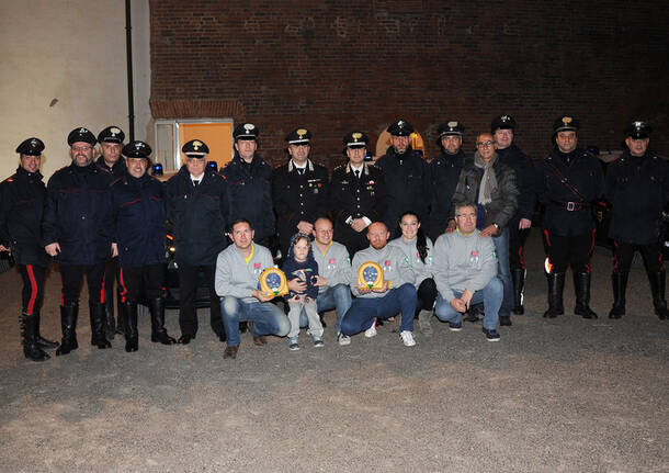 La consegna di due Dae ai carabinieri della Compagnia di Legnano