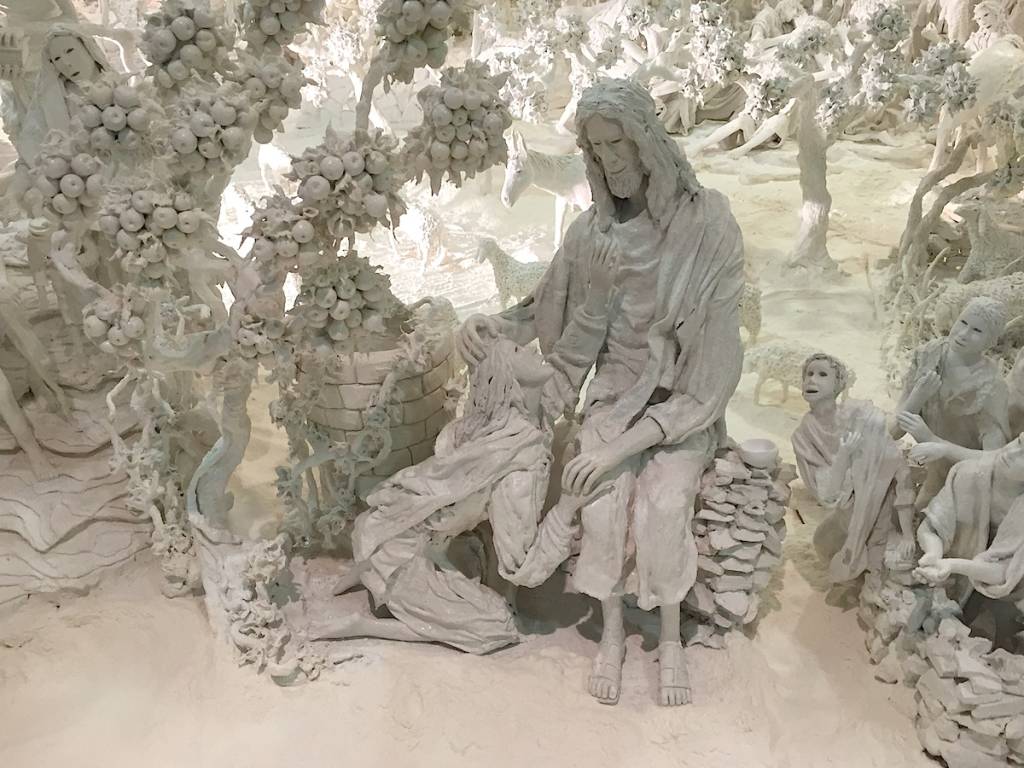 Il presepe di gesso e garze dell'ospedale di Varese