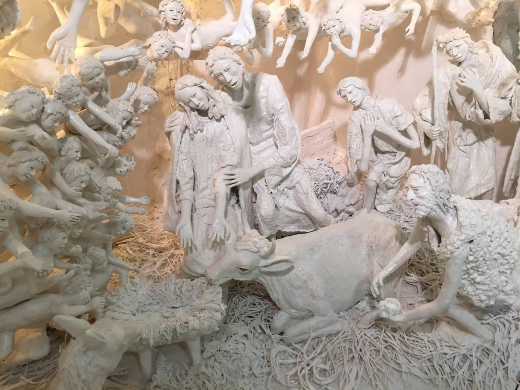 Il presepe di gesso e garze dell'ospedale di Varese