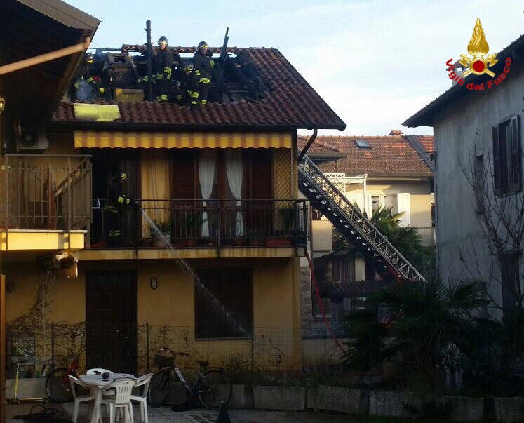 Incendio tetto Arsago Seprio 