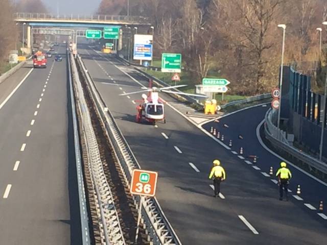 Incidente in A8, tra elicottero e curiosi