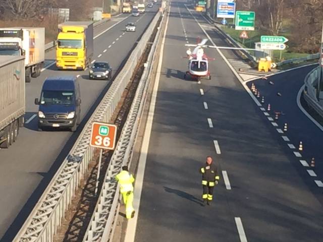 Incidente in A8, tra elicottero e curiosi