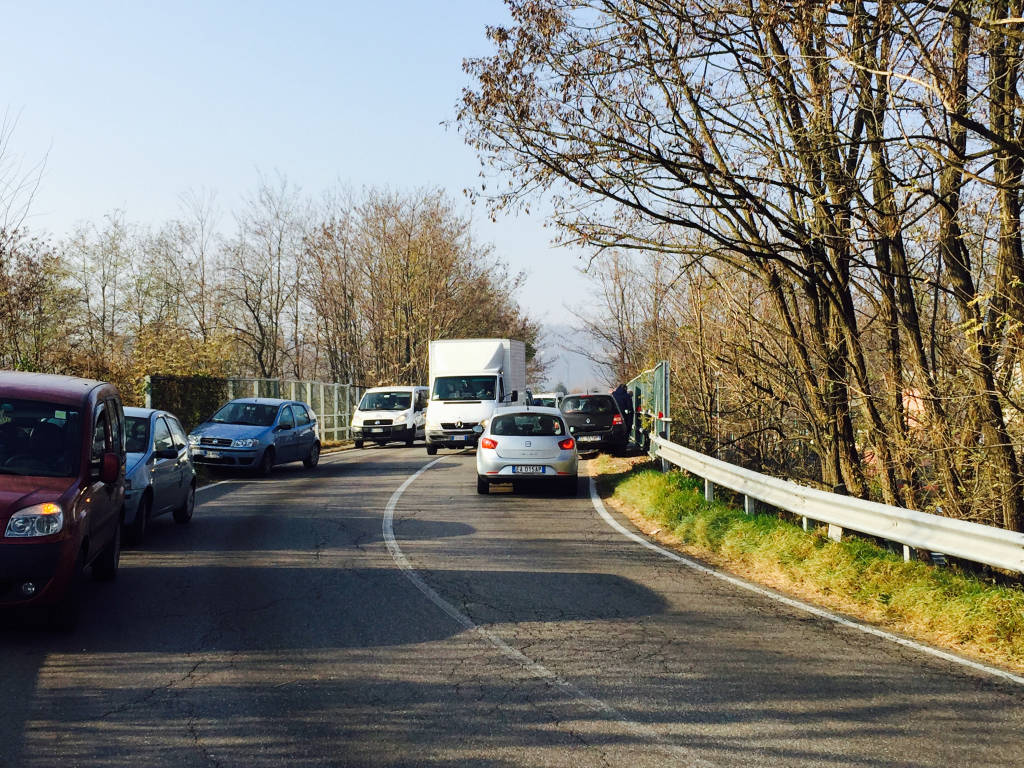 Incidente in A8, tra elicottero e curiosi