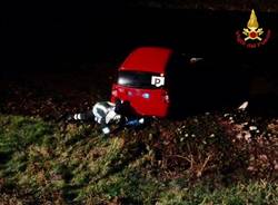 L'auto finisce nel fiume a Luino