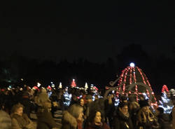 Luci di Natale accese ai giardini Estensi