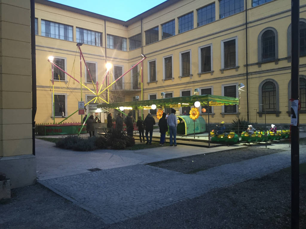 Luminarie e pista di pattinaggio per il Natale tradatese