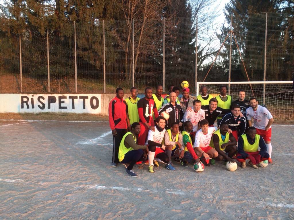 Richiedenti asilo vs Ragazzi Luvinate