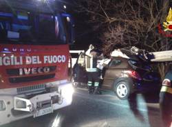 Auto contro il guard-rail, ferito 41enne