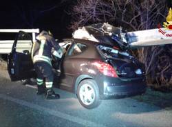 Auto contro il guard-rail, ferito 41enne