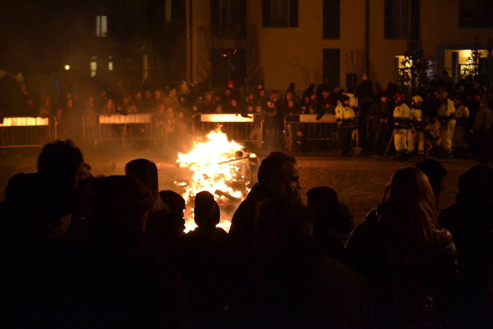Brucia la gioeubia a Busto Arsizio