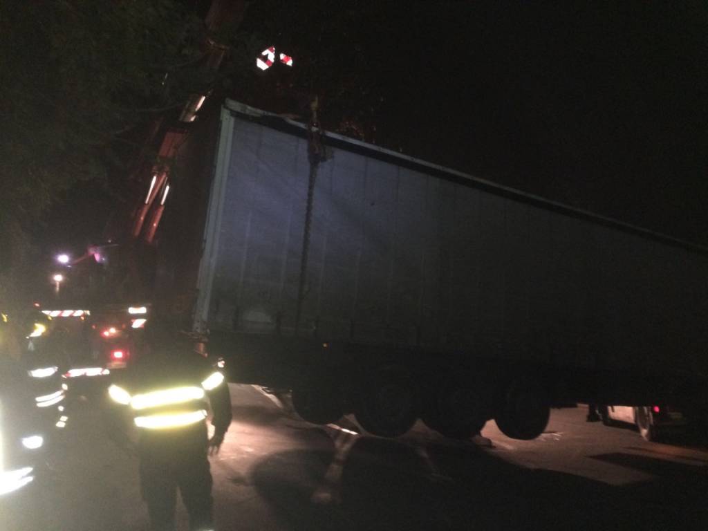 Camion bloccato a Cocquio 28 gennaio 2016